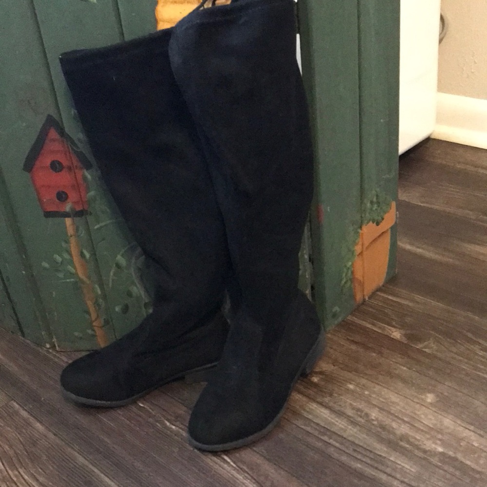 Childrens over the knee black suede boot. Size 2